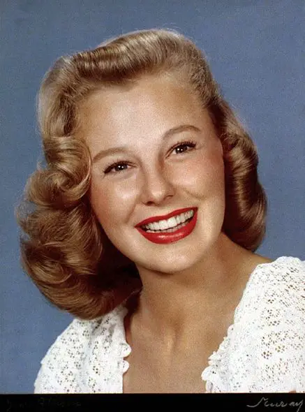 How tall is June Allyson?
